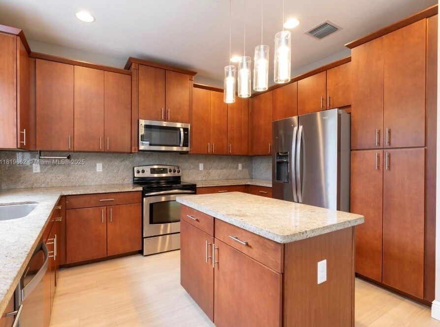2028 SW 16th Ter in Fort Lauderdale, FL - Building Photo