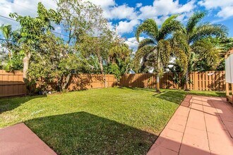 235 30th St, Unit 2 in West Palm Beach, FL - Building Photo - Building Photo