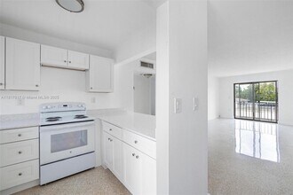 405 W 11th St in Hialeah, FL - Building Photo - Building Photo