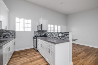 10202-10206 S 10th Ave, LLC in Inglewood, CA - Building Photo - Interior Photo