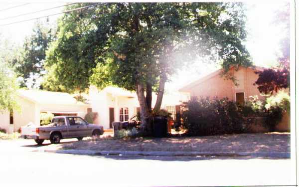 65-67 Ursuline Rd in Santa Rosa, CA - Foto de edificio - Building Photo