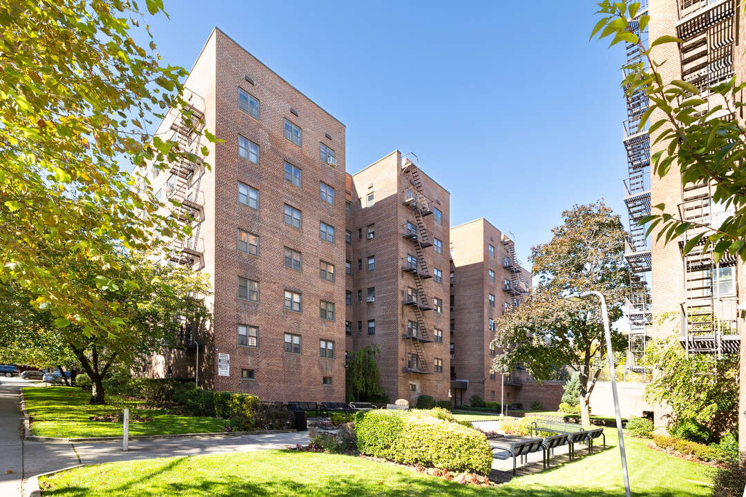 139-19 31st Rd in Flushing, NY - Building Photo