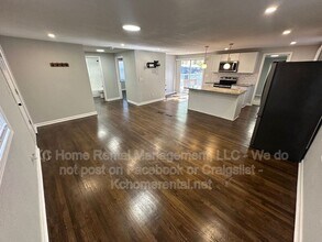 8803 E 49th St in Kansas City, MO - Foto de edificio - Building Photo