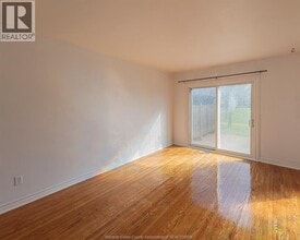1900 Columbia Ct in Windsor, ON - Building Photo - Building Photo