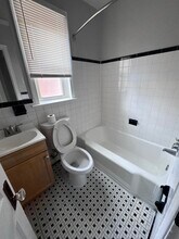 319 Parkland Pl SE, Unit #4 in Washington, DC - Foto de edificio - Building Photo