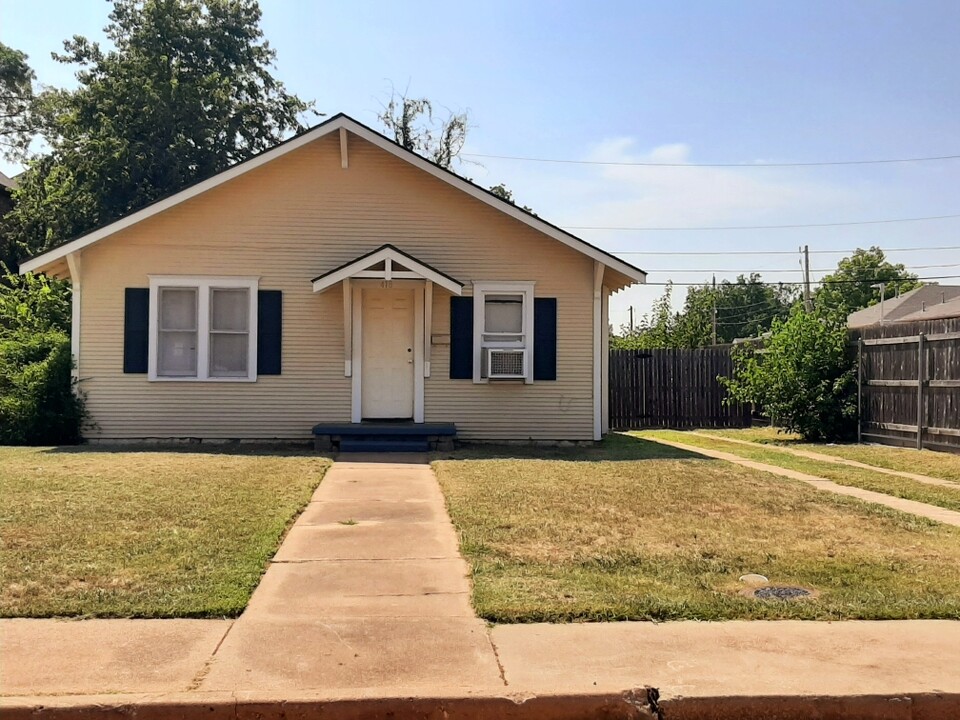 418 S Gray St in Stillwater, OK - Building Photo