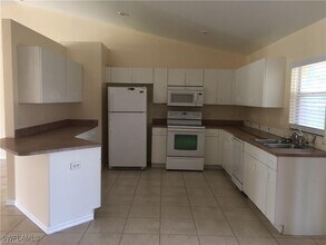 696 Homestead Rd S in Lehigh Acres, FL - Foto de edificio - Building Photo