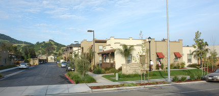 Royal Court Apartments in Morgan Hill, CA - Building Photo - Building Photo