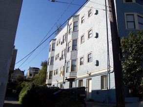 Corona Apartments in Seattle, WA - Foto de edificio - Building Photo