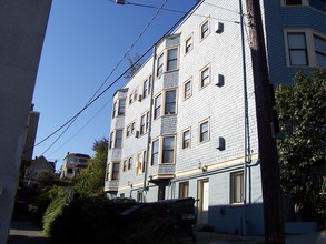 Corona Apartments in Seattle, WA - Building Photo - Building Photo