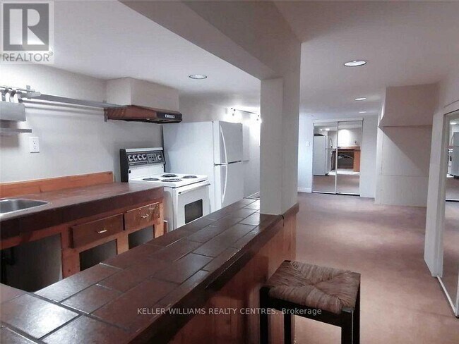 70 Ashdale Ave in Toronto, ON - Building Photo - Building Photo