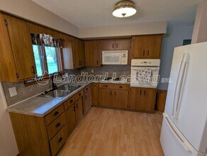 2823 Brookview Dr in Lorain, OH - Building Photo - Building Photo