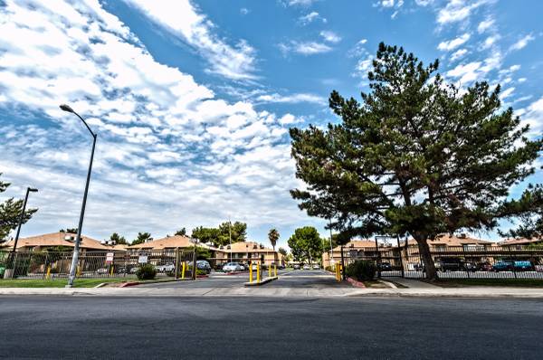 Sunrise Apartments in Bakersfield, CA - Foto de edificio