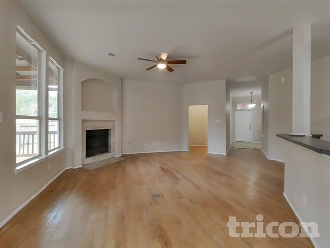 2205 Highland Hills Dr in Conroe, TX - Foto de edificio - Building Photo