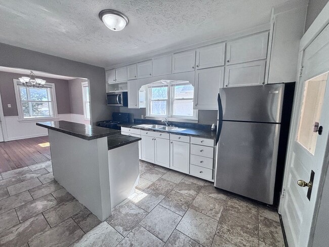 4406 S 38th St in Omaha, NE - Foto de edificio - Building Photo