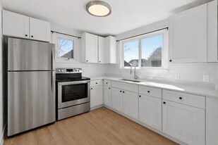 41 W George Ave in Hazel Park, MI - Building Photo