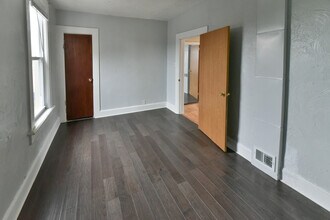 3407 W Pierce St, Unit Upper- pierce in Milwaukee, WI - Building Photo - Building Photo