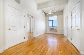 390 Charles St in Bridgeport, CT - Building Photo - Building Photo