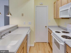 3906 Penderview Dr in Fairfax, VA - Building Photo - Building Photo