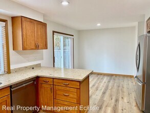 21503 8th Pl W in Lynnwood, WA - Building Photo - Building Photo
