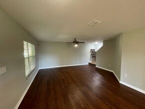 37622 Aaralyn Rd in Zephyrhills, FL - Building Photo - Building Photo