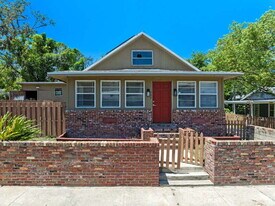 166 Kingston Ave in Daytona Beach, FL - Building Photo