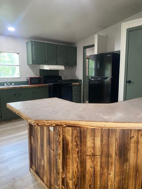 1598 County Farm Rd in Cassville, MO - Foto de edificio