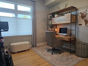 60 Cross St E, Unit 216 in Somerville, MA - Building Photo - Building Photo