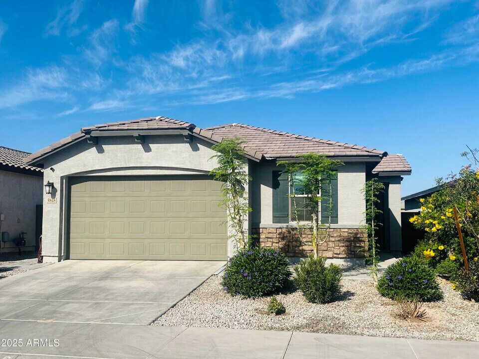 5818 S 26th Ln in Phoenix, AZ - Building Photo