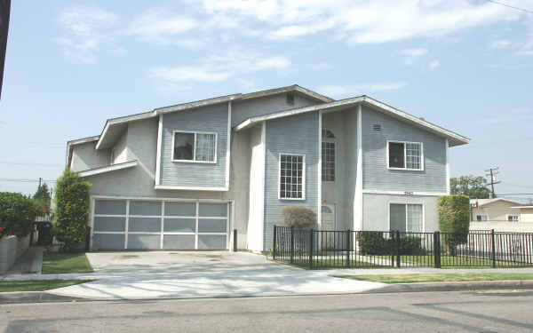 5945 Gotham St in Bell Gardens, CA - Building Photo