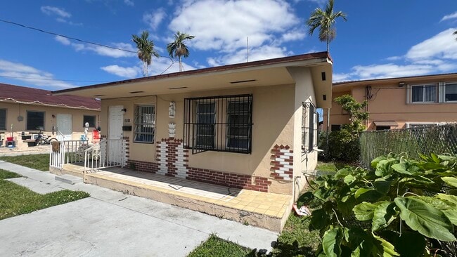 5727 SW 5th Ter in Miami, FL - Foto de edificio - Building Photo