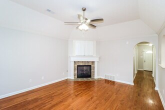 10095 Cross Hill Dr in Cordova, TN - Building Photo - Building Photo