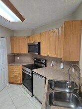 6272 NW 186th St, Unit 110 in Hialeah, FL - Building Photo - Building Photo