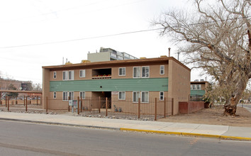 1404 San Carlos Dr SW in Albuquerque, NM - Building Photo - Building Photo