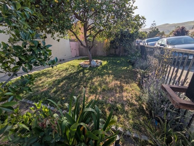 92 W Vince St in Ventura, CA - Foto de edificio