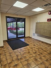 8950 NE 8th Ave, Unit 503 in Miami, FL - Foto de edificio - Building Photo