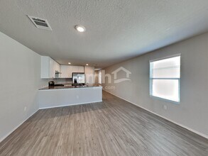 10419 Varmus Dr in Converse, TX - Building Photo - Building Photo