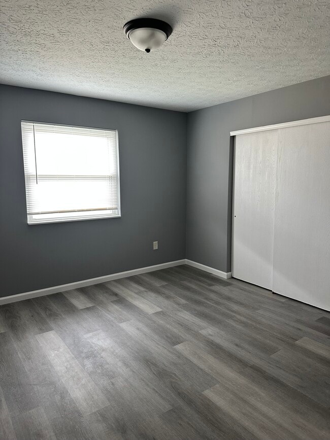 5458 Kenneylane Blvd in Columbus, OH - Building Photo - Building Photo