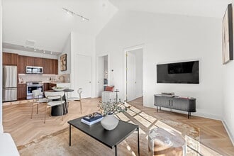 100 E Putnam Ave in Greenwich, CT - Building Photo - Building Photo