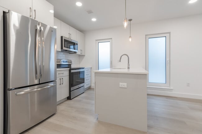 2837 Washington St, Unit 4