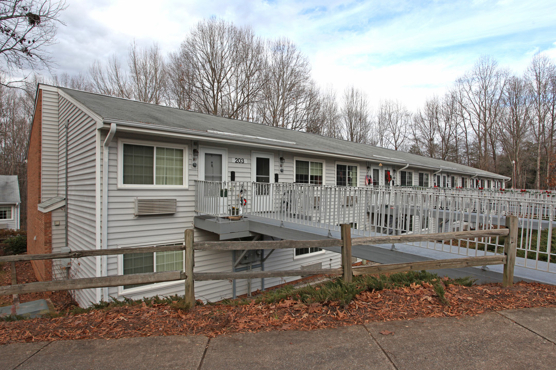 Country Village Apartments in Winston-Salem, NC - Foto de edificio