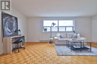 49 Wellington St in Port Hope, ON - Building Photo