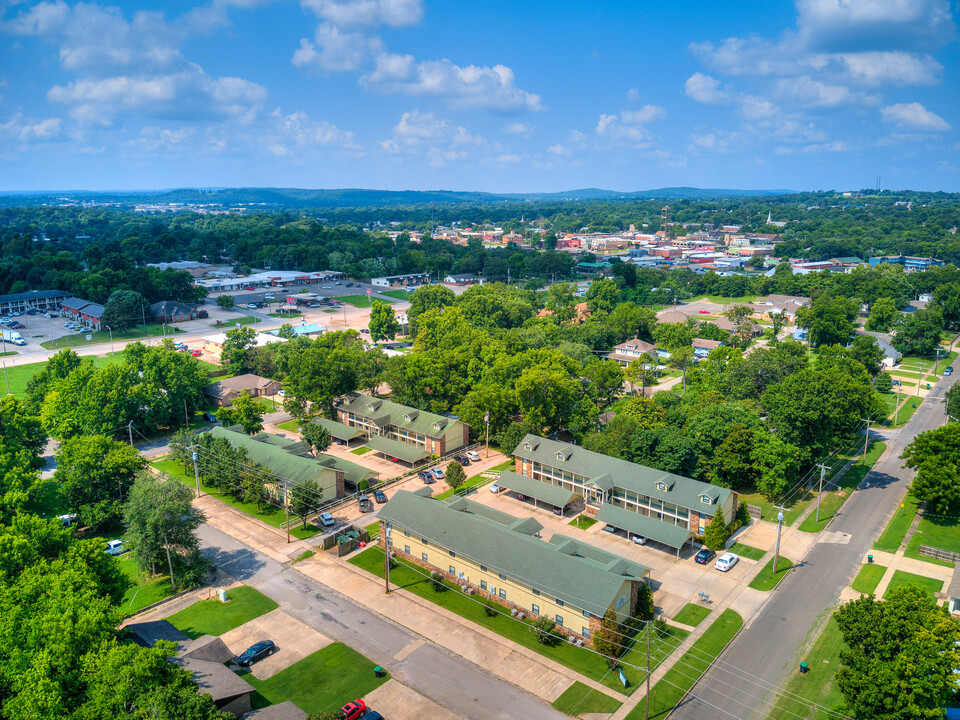 South Gate Inn in Tahlequah, OK - Foto de edificio