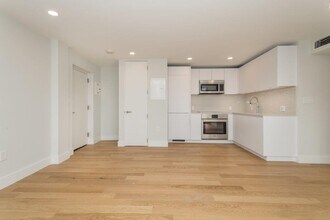 330 Harvard St, Unit K2A in Cambridge, MA - Building Photo - Building Photo