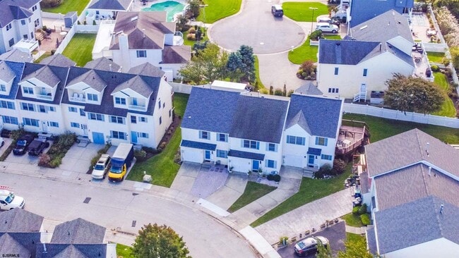 property at 20 Horizon Ln