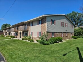 Wilson Heights in Menasha, WI - Building Photo - Building Photo