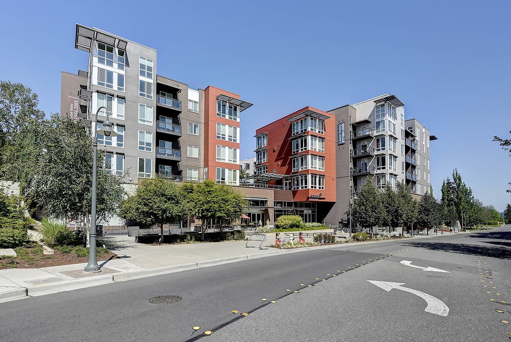 Aviara in Mercer Island, WA - Foto de edificio