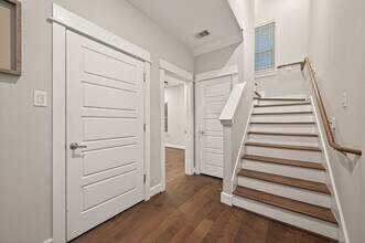 2010 St Charles St in Houston, TX - Building Photo - Building Photo