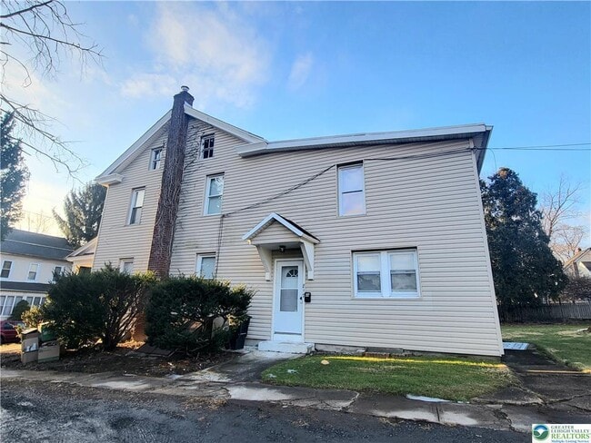 817 Seneca St in Fountain Hill, PA - Building Photo - Building Photo