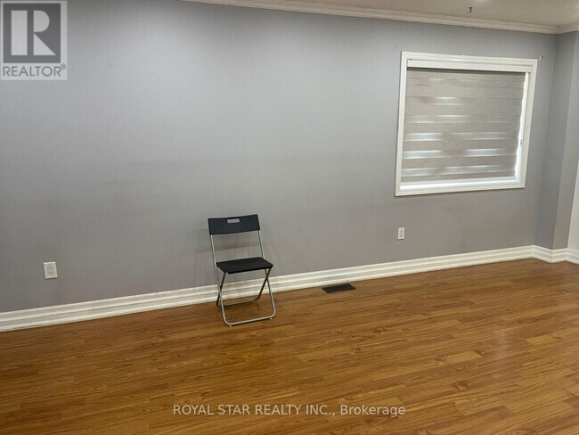 118 Tiller Trail in Brampton, ON - Building Photo - Building Photo